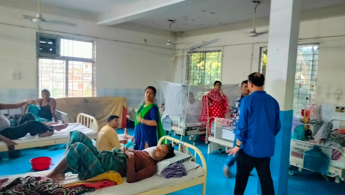 HomeHospitalBD's tweet photo. চট্টগ্রাম জেনারেল হাসপাতালে ডেঙ্গু রোগীদের যথাযথ চিকিৎসা ব্যবস্থা এবং যাবতীয় বিষয় তদারকি করছেন চট্টগ্রাম ফিল্ড হাসপাতাল ফাউন্ডেশনের প্রতিষ্ঠাতা জনস্বাস্থ্য বিশেষজ্ঞ ডা. বিদ্যুৎ বড়ুয়া। https://t.co/Y6sVsef3QQ