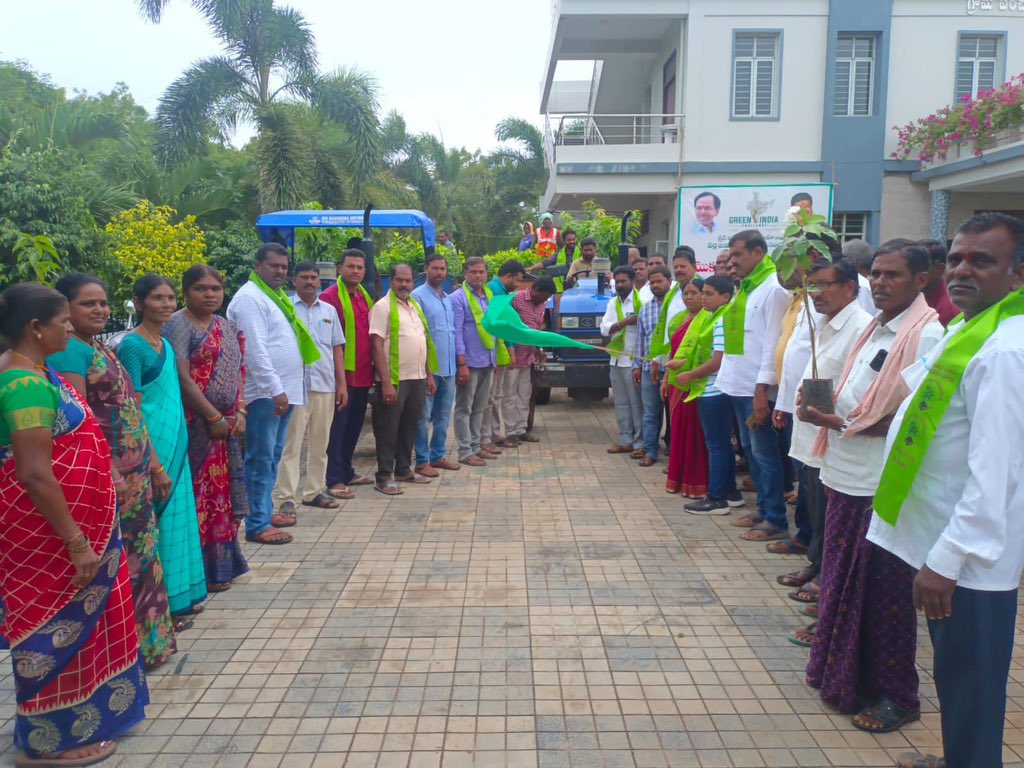 SantoshKumarBRS's tweet photo. Thank you @Veerla9 for sharing your son Jayanth’s dedication towards promoting environmental consciousness. Your contribution of distributing 6250 saplings as part of #GreenIndiaChallenge in honor of Jayanths’s  birthday is truly commendable. Convey my heartfelt birthday wishes to him, mentioning that he is an exceptional child whom I feel lucky to know.