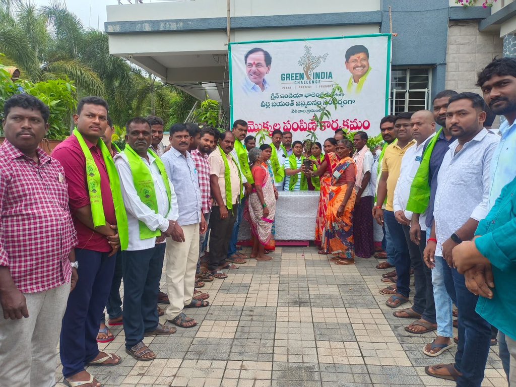 SantoshKumarBRS's tweet photo. Thank you @Veerla9 for sharing your son Jayanth’s dedication towards promoting environmental consciousness. Your contribution of distributing 6250 saplings as part of #GreenIndiaChallenge in honor of Jayanths’s  birthday is truly commendable. Convey my heartfelt birthday wishes to him, mentioning that he is an exceptional child whom I feel lucky to know.