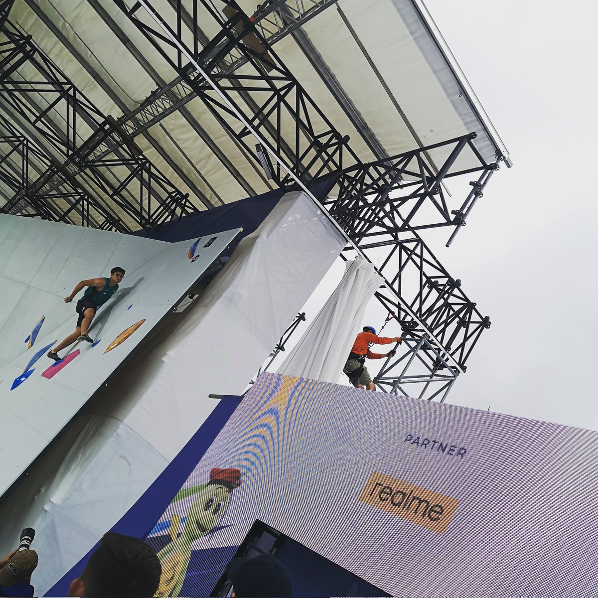 czarnyvx's tweet photo. Background hero Tomasz Kuta in action ⚒ 🤪😐😃 during European Games Kraków-Małopolska 2023 📸 #europeangames2023 #sportclimbing #competition #bouldering #boulder #climbing #climb #athlete #wspinanie #wspinaczka #top #background https://t.co/jtTmi9g3gD