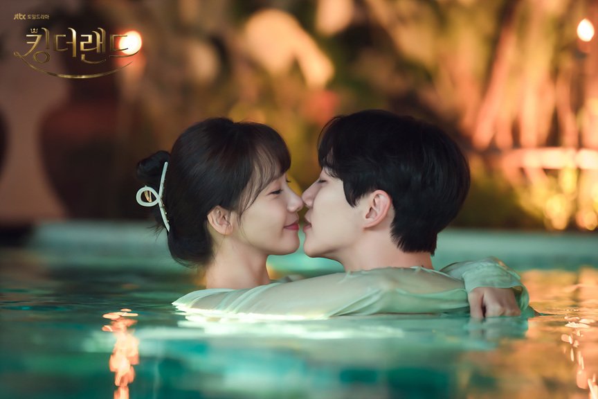 mystarmyangel's tweet photo. They are so beautiful your honor 🥹🥹🥹

#임윤아 #LimYoonA #윤아 #YoonA #킹더랜드 #KingTheLand #Junho #LeeJunho https://t.co/q4qiToWNVM