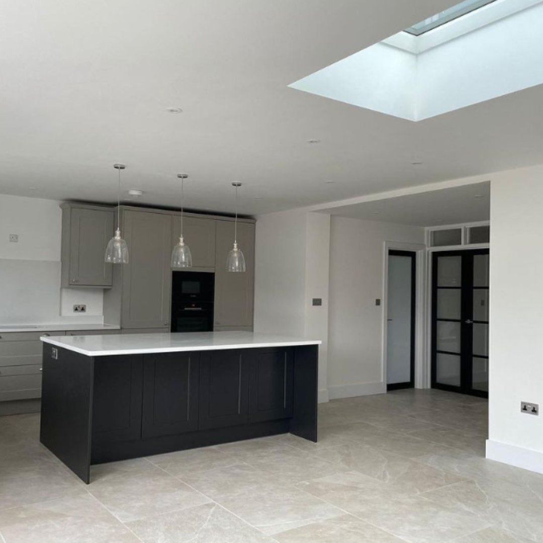 We LOVE this kitchen transformation courtesy of @diamondconstructionldn on Instagram🤩

These rooflights have helped create a bright and open living space, perfect for bringing everyone together☀️