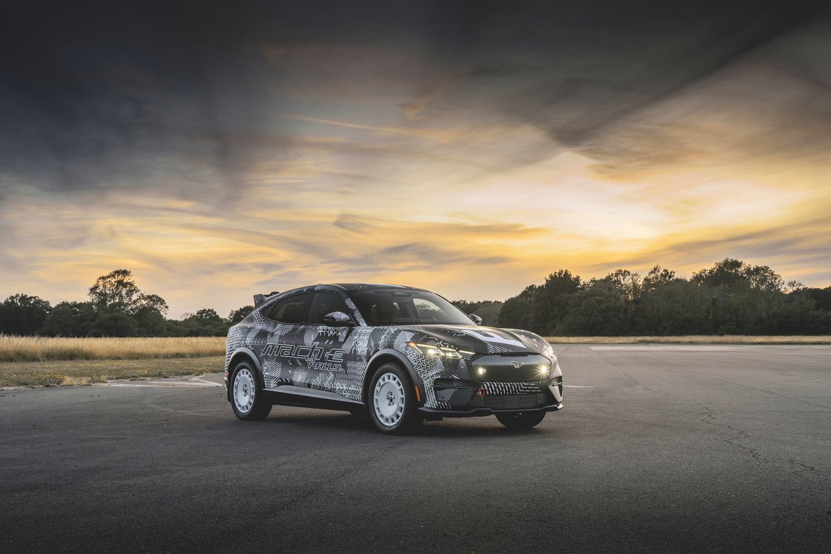 fordcovesa's tweet photo. ¡El Nuevo #MachERally revoluciona el @fosgoodwood! ⚡️⚡️⚡️ La gran sorpresa ha sido esta nueva versión para ir más allá de los caminos de tierra ⛰️
 
#ford #cocheeléctrico #goodwood https://t.co/2yllLO0jwh