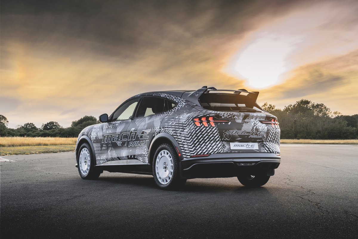 fordcovesa's tweet photo. ¡El Nuevo #MachERally revoluciona el @fosgoodwood! ⚡️⚡️⚡️ La gran sorpresa ha sido esta nueva versión para ir más allá de los caminos de tierra ⛰️
 
#ford #cocheeléctrico #goodwood https://t.co/2yllLO0jwh