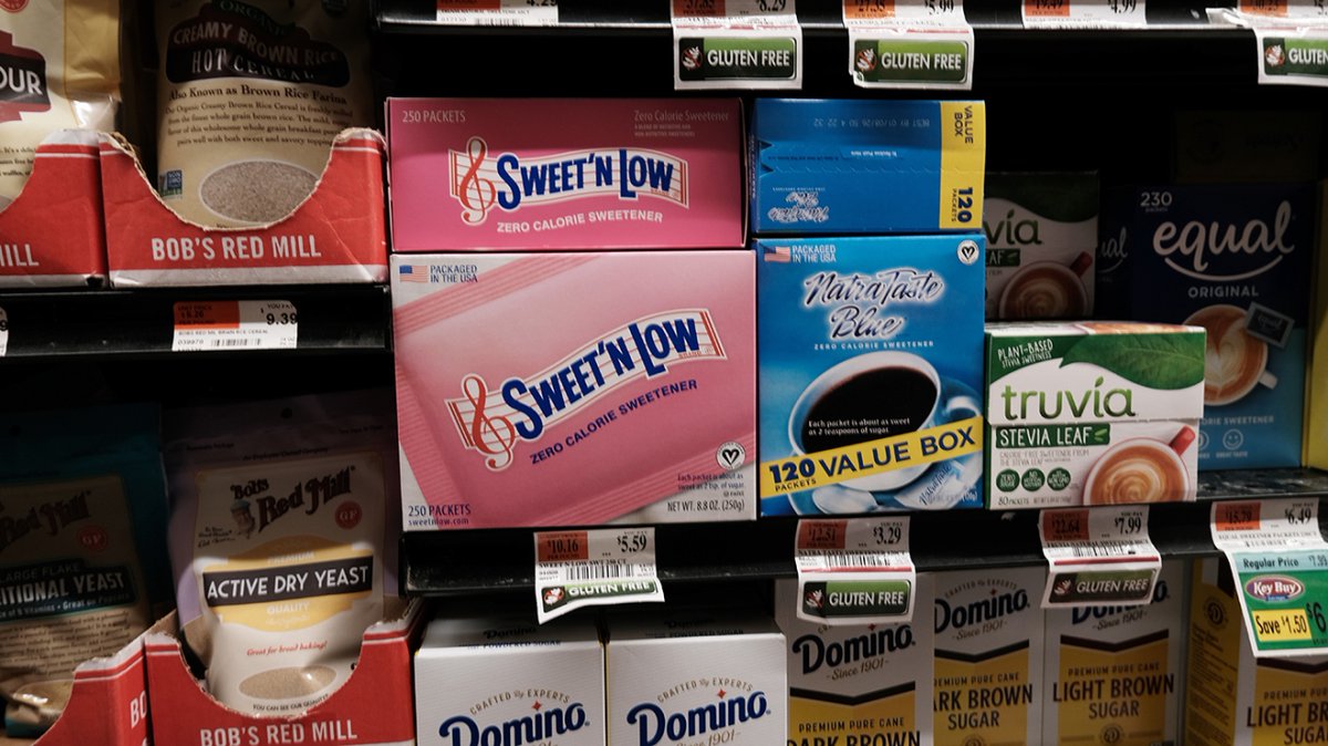 The World Health Organization's (WHO) new assessment of the safety of the common artificial sweetener aspartame has ignited a debate over just what consumers should do.
https://t.co/XIu9DmzDFB https://t.co/Mo5P8WYiDU