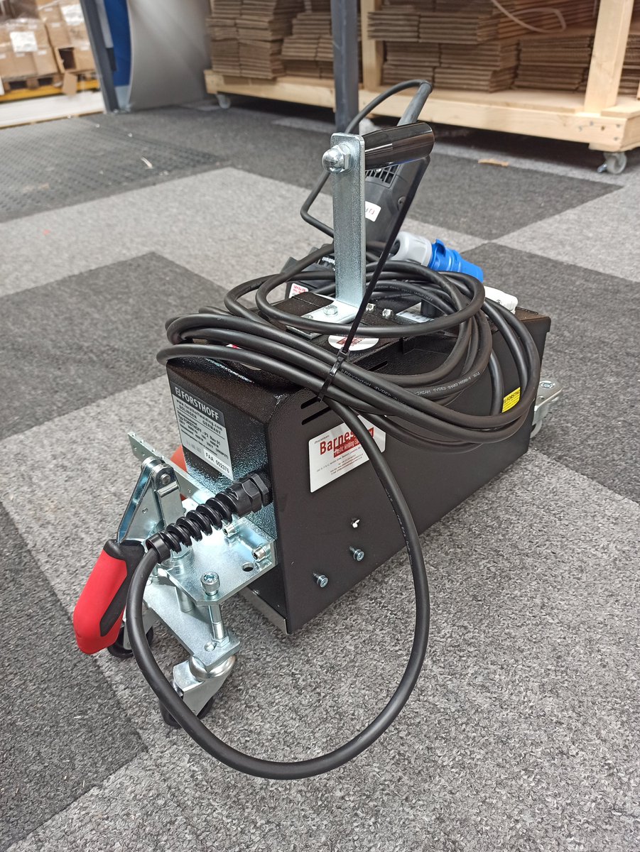 We've got a new small but mighty addition to our finishing department! 

This portable welding machine makes the welding process easier for larger banners and will come in handy for our next 70m banner order! Stick around to see it in action! 🤩

#wideformatprint #custombanners