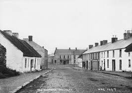 Ffeirste's tweet image. Bellaghy~ Baile Eachaidh~ ‘Eochaidh’s townland’.

The village of Bellaghy was founded by the Londoners’ Guild of Vintners in the early 17th century and was sometimes referred to as Vinters Town at that period [Boile Eachaidh c.1645].
#Placenames #Logainm