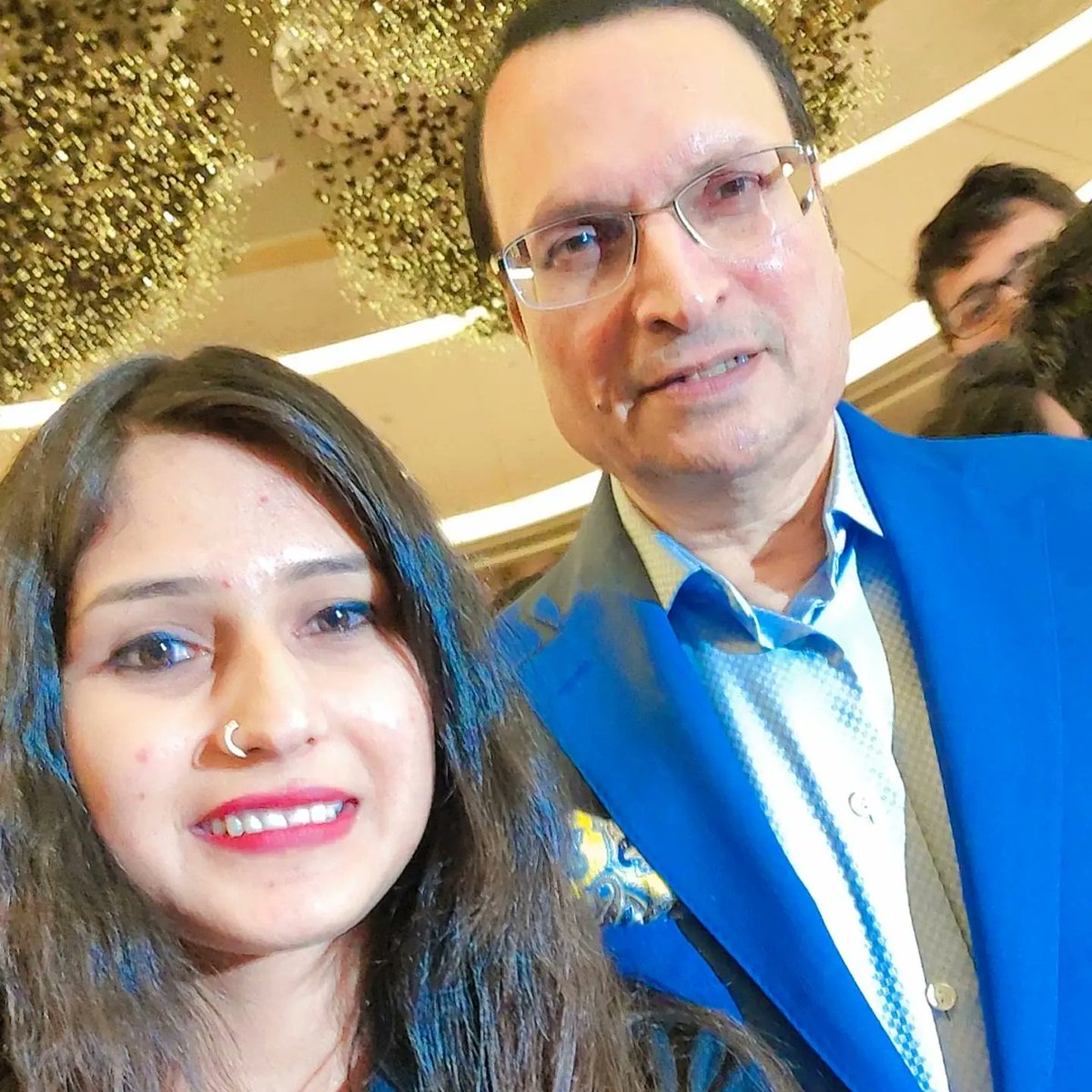 ISushmaPandey's tweet photo. #IndiaTV के एडिटर-इन-चीफ @RajatSharmaLive सर् और इंडिया टीवी की मैनेजिंग डायरेक्टर रितु धवन मैम के हाथ से *Best Performance Award* पाना मेरे जीवन का अविश्वसनीय पलों में से एक है। ये ऊर्जा निरंतर बनी रहे।
#IndiaTVDigitalConference Proud to be a part of #IndiaTVDigital https://t.co/VU2NYz36EF