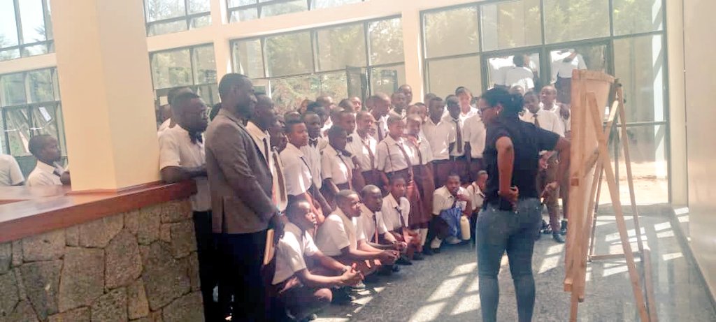 GicumbiN's tweet photo. Umutuzo ,amatsiko menshi nibyo biri kuranga Urubyiruko @GicumbiDistrict rwiga mushuli nderabarezi rya TTC D LA SALE Aho bari Gusobanurirwa amateka y'urugamba rwo kubohora igihungu. https://t.co/KWHuIKbPGo