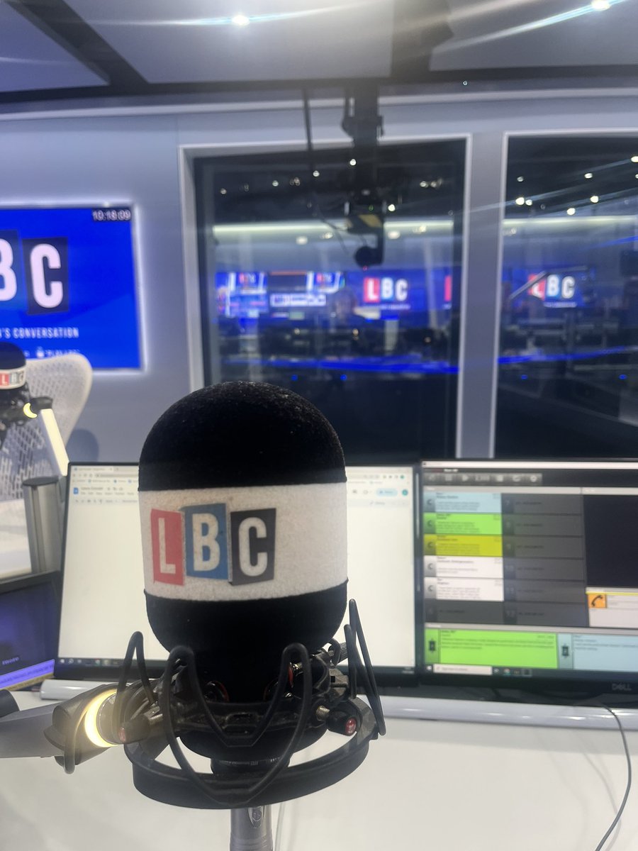 Lewis Goodall tweet media