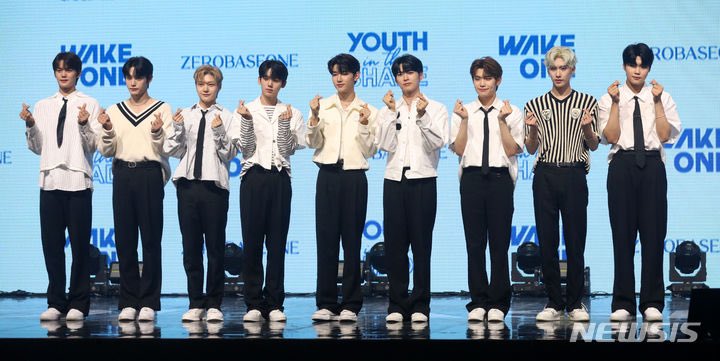 theseoulstory's tweet photo. ZEROBASEONE has recorded an initial album sales of 1,822,028 copies for debut mini album ‘YOUTH IN THE SHADE’
Source: https://t.co/OPBRfKcGOH https://t.co/HFZCmkzmXS