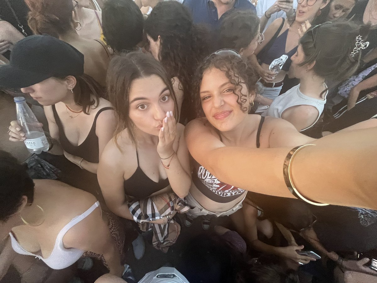 totatotale's tweet photo. ROCK IN ROMA - ARCTIC MONKEYS (16/07/23) https://t.co/ZpBEaZxwKs