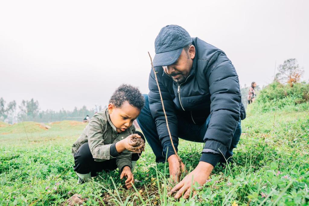 AbiyAhmedAli's tweet photo. የምንተክለው ለቀጣዩ ትውልድ ነው::

We are planting for the next generation.

#አረንጓዴዐሻራ 
#GreenLegacy https://t.co/eFt2vAj6cU