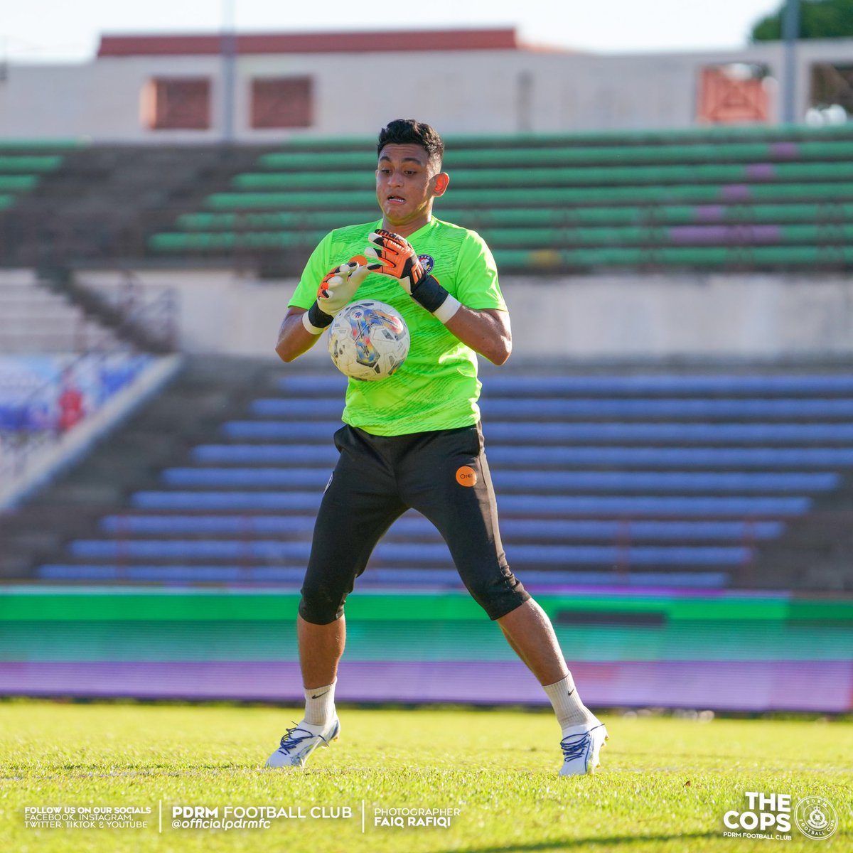 pdrmfcmy's tweet photo. ๐ท | Our last reload!๐ฅ
#pdrmfc #sangsakabiru #upthecops #atourownpace #sabpdrm #pialamfl2023 https://t.co/HWmN5pYxuJ