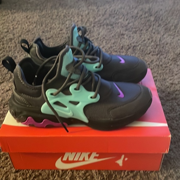 SwagShak_'s tweet photo. So good I had to share! Check out all the items I'm loving on @Poshmarkapp #poshmark #fashion #style #shopmycloset #nike #torrid #marvel: https://t.co/Nj80wepxR6 https://t.co/xnGQeJeN6b