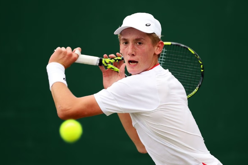 🎾Congratulations to fellow Wulfrunian Henry Searle on his Wimbledon victory, beating fifth seed Yaroslav Demin 6-4 6-4. He has made history by winning the Boy's Singles title at Wimbledon- the first British player to do it in over 50 years.
#Wimbledon #HenrySearle @WLTSC @Wolves