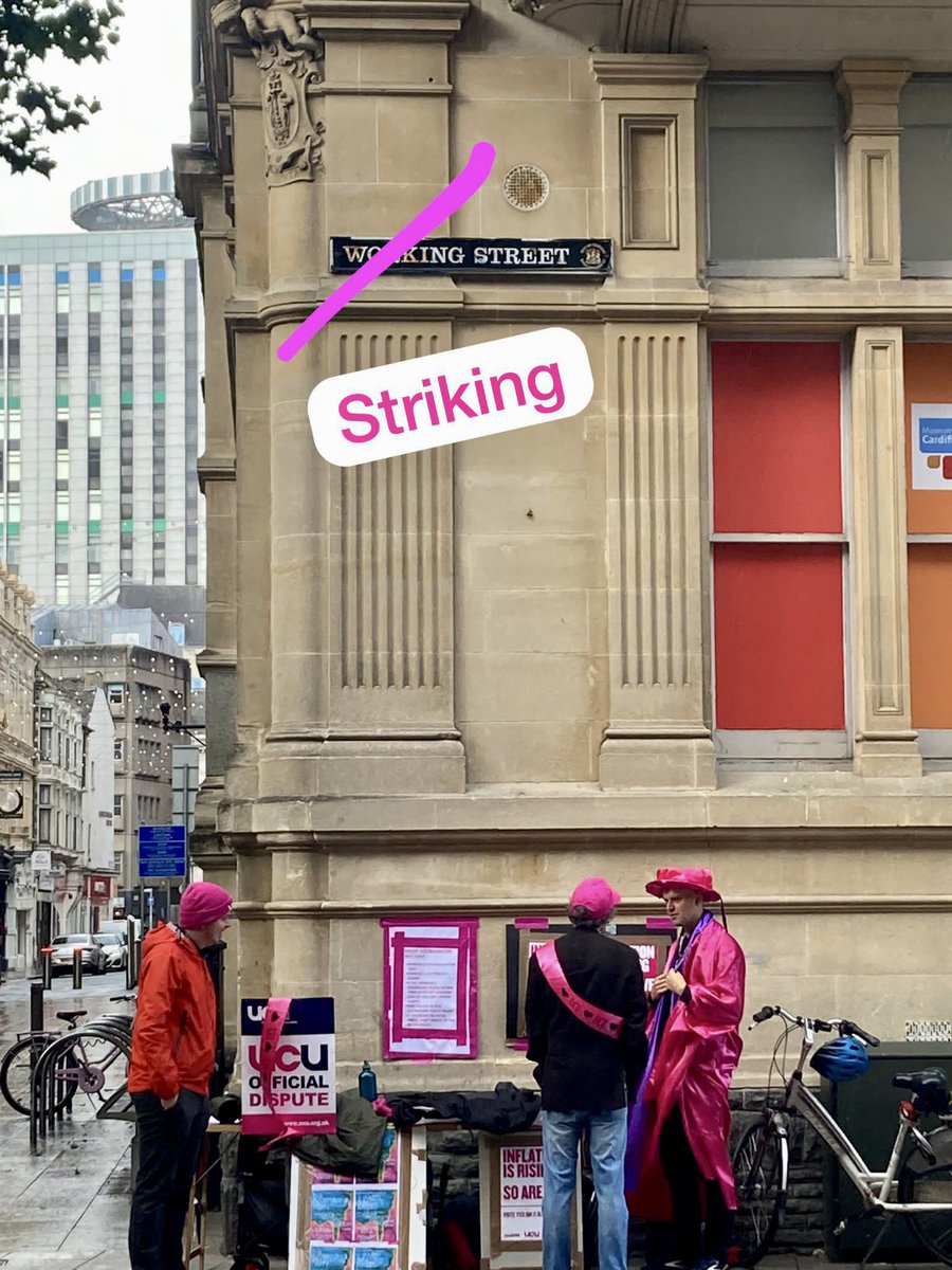 CardiffUCU's tweet photo. We’re here all week!
Get your pink sashes, graduation badges, alternative graduation certificates, &amp; stunning solidarity photo oops here!
#ucuRISING #SettleTheDispute https://t.co/i3PQVZZtDt