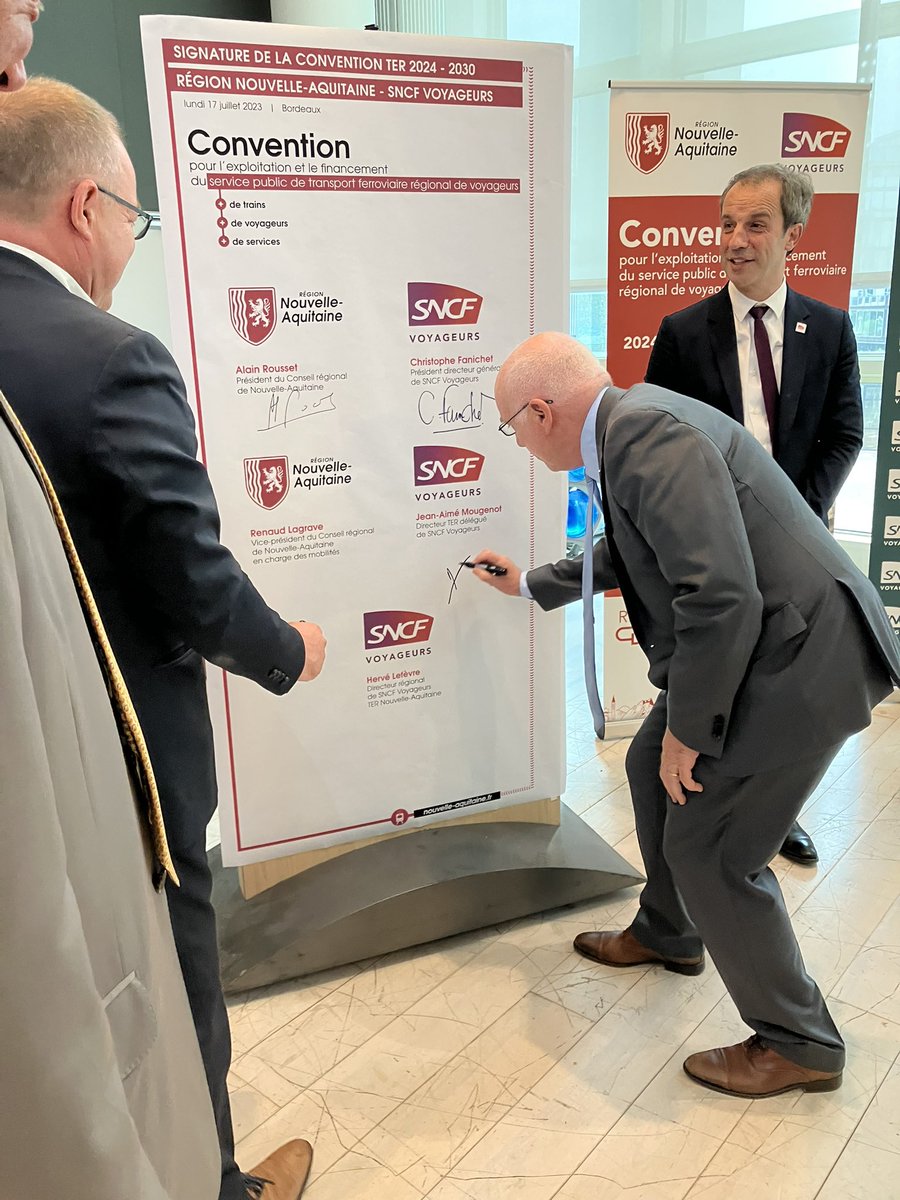 Jeanne.petitpoisson (@petitpoissonj) on Twitter photo #groupeSNCF signature de la
Nouvelle convention d’exploitation du <a href="/TERNouvelleAQ/">SNCF Voyageurs TER NOUVELLE-AQUITAINE</a> entre la <a href="/NvelleAquitaine/">Nouvelle-Aquitaine</a> et <a href="/SNCFVoyageurs/">SNCF Voyageurs</a> pour 7 ans 2024-2030. Ce sont 120 000 voyageurs attendus à l’horizon 2030, 22 000 trains /an et réduction - 20% de l’empreinte environnementale🌏 #groupeSNCF signature de la
Nouvelle convention d’exploitation du <a href="/TERNouvelleAQ/">SNCF Voyageurs TER NOUVELLE-AQUITAINE</a> entre la <a href="/NvelleAquitaine/">Nouvelle-Aquitaine</a> et <a href="/SNCFVoyageurs/">SNCF Voyageurs</a> pour 7 ans 2024-2030. Ce sont 120 000 voyageurs attendus à l’horizon 2030, 22 000 trains /an et réduction - 20% de l’empreinte environnementale🌏