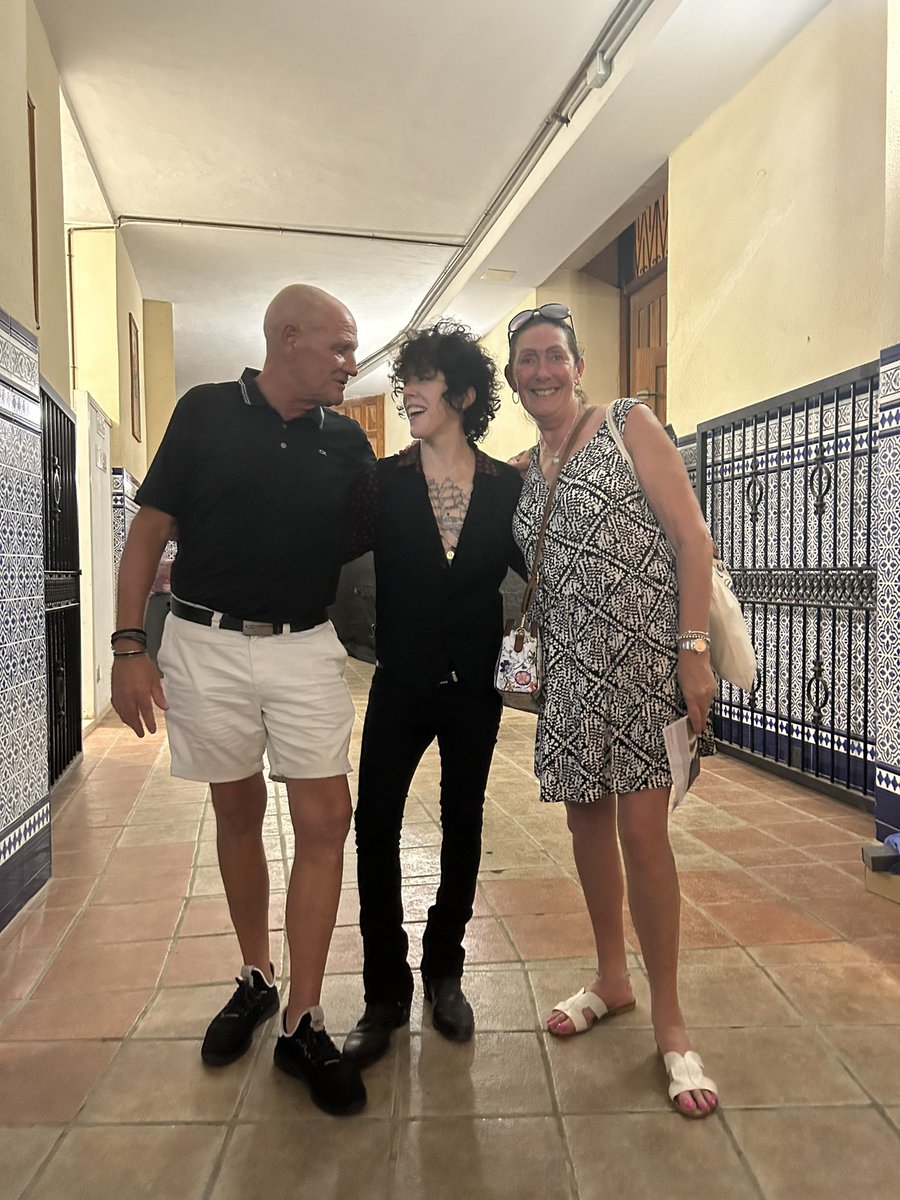 Craigyates40's tweet photo. @iamlp what an amazing night, best gig ever, sound lighting, everything was awesome and to meet you afterwards just wow, a truly beautiful human being 🤗 massive thank you to Stephanie (Mexico City)  👍please contact me, much love people 🥰 https://t.co/wQo0lyCkQG