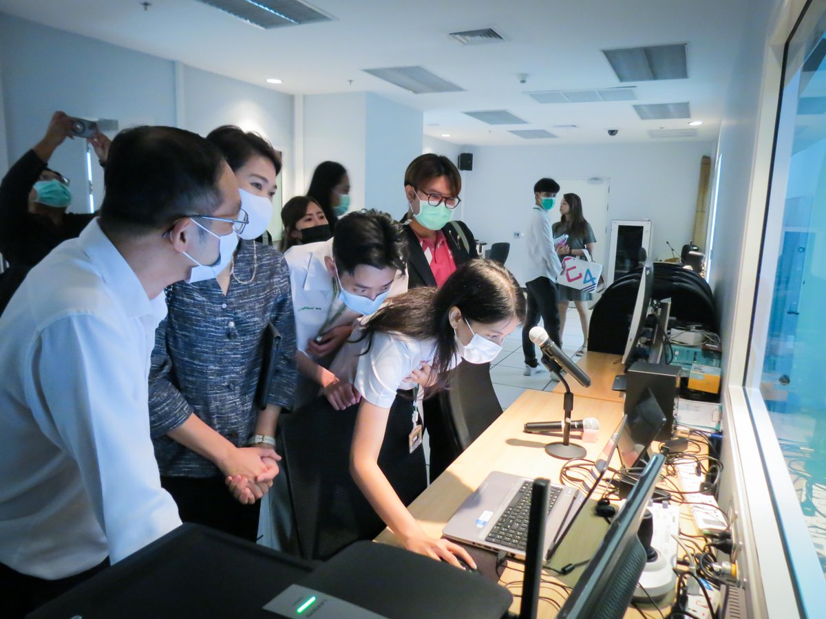 CHAMPS_Center's tweet image. CHAMPS Center เปิดบ้านต้อนรับ คณาจารย์ เจ้าหน้าที่ โรงพยาบาลชลบุรี
ในวันจันทร์ที่ 17 กรกฎาคม 2566 เวลา 9.00 น.
โดยมี ผศ.นพ.สุชัย สุเทพารักษ์ ประธานคณะกรรมการบริหาร ศูนย์ฝึกทักษะการแพทย์เสมือนจริง แพทย์ช่วยสอนทุกท่าน และเจ้าหน้าที่ศูนย์ฯ ให้การต้อนรับพร้อมนำชม