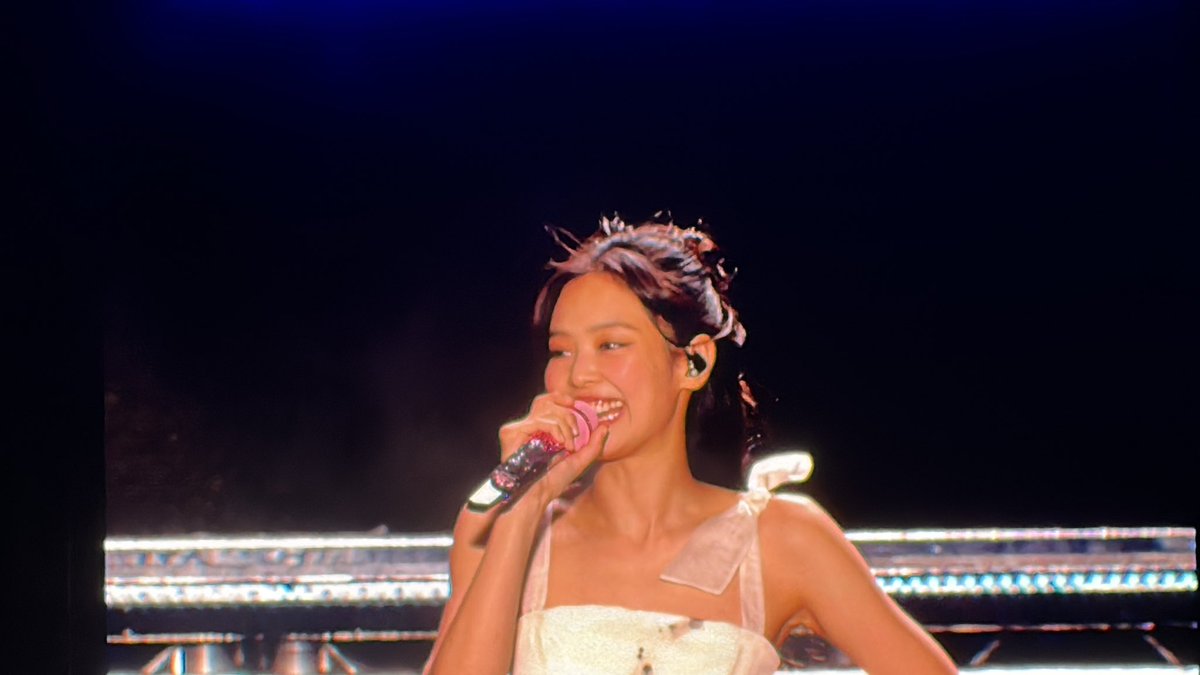 vikAlien tweet media