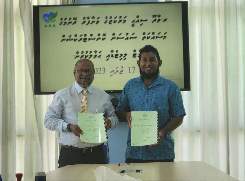 urh_mv's tweet photo. ރ.ވާދޫ ސިއްޙީ މަރުކަޒުގެ ވަށާފާރު ރޭނުމުގެ މަސައްކަތް 40 ދުވަހުގެ ތެރޭގައި ނިންމުމަށް 603509.94 ރުފިޔާއަށް މިއަދުވަނީ ސައުސަން ކޮންސްޓްރަކްޝަން އާއި ހަވާލުކުރެވިފައި.
@presidencymv 
@MoHmv https://t.co/yjcURd5DKq