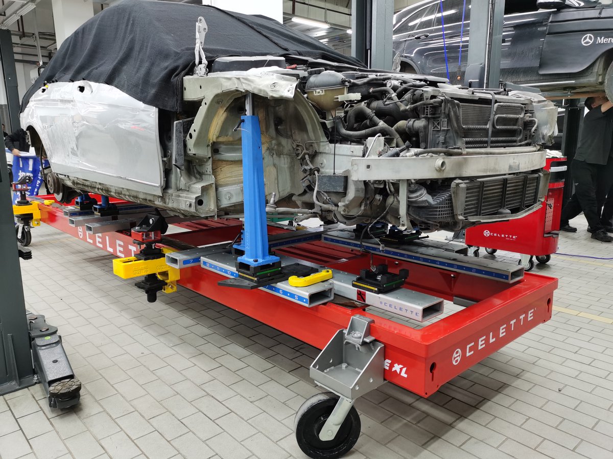 Celettegroup's tweet photo. #Mercedes C200 that was involved in a left side collision, Team #Celette China is undertaking on-the-job training using our universal jig set, Cameleon, to ensure the car is repaired to safe and roadworthy condition.
.
.
#mercedesc200 #celettebench #framemachine #collisionrepair https://t.co/g9NS6XX3ll