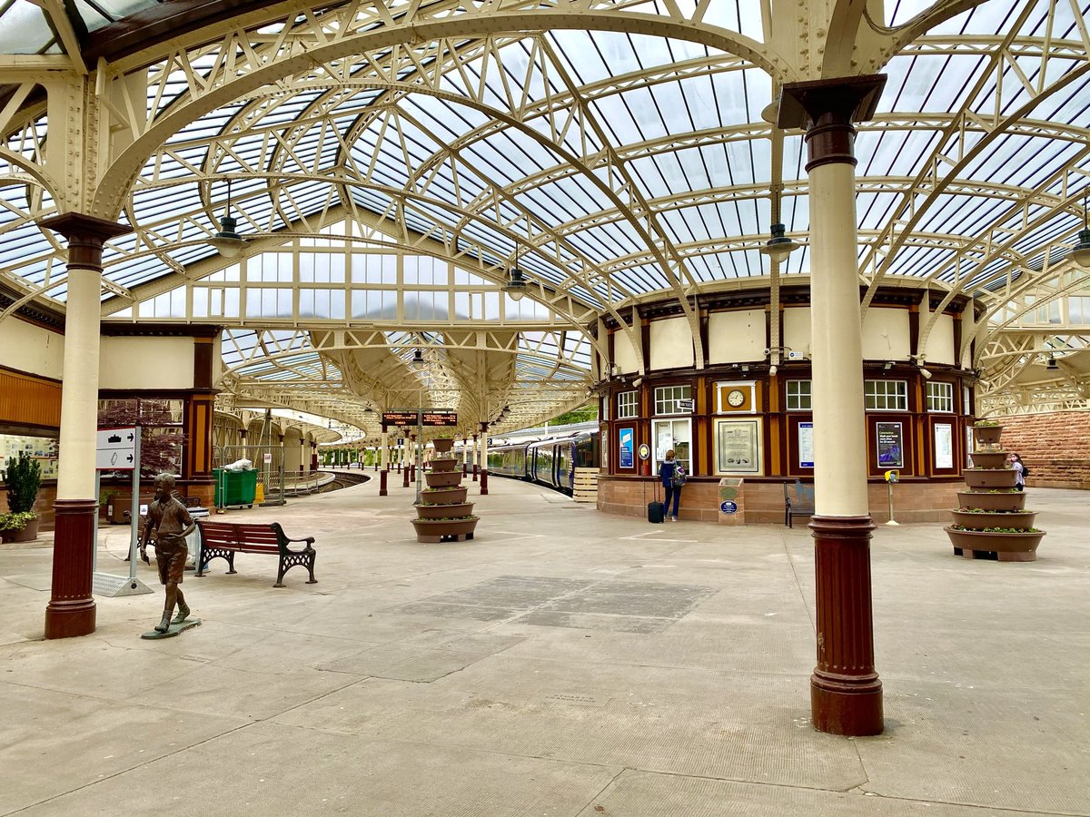 iainlindley's tweet photo. Any discussion about #fascinatingstations has to start with Wemyss Bay which I was fortunate enough to visit back in 2021. #daysoutbytrain https://t.co/wdnxKYvNbF