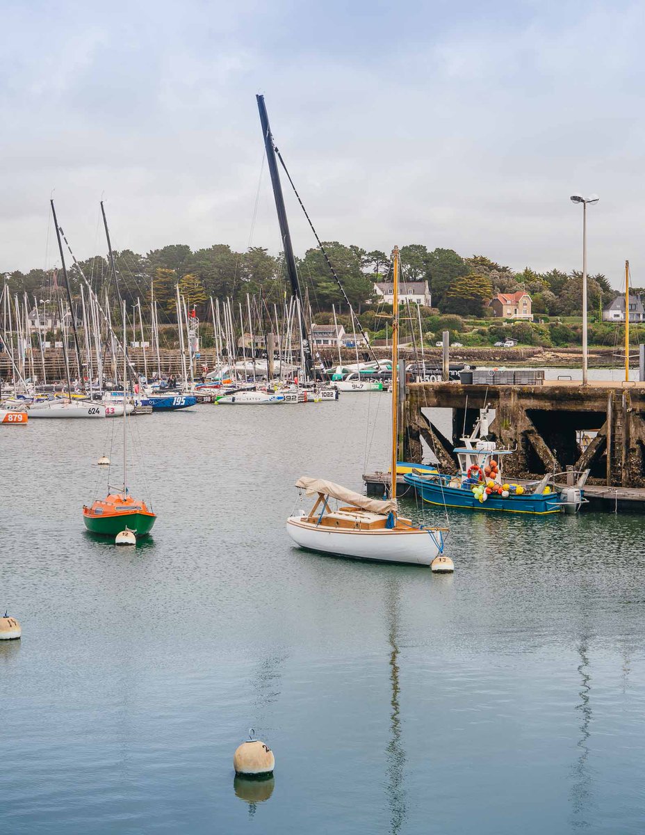 nozimages's tweet photo. Destination #latrinitesurmer, un port bercé par le bruit des haubans sur les mâts des bateaux, là où les voiliers de plaisance ⛵️ côtoient les multicoques géants, mais aussi les bateaux de pêche du vieux port.
#bretagne #nozimages #reportage #morbihan #breizh #bretagnetourisme https://t.co/COhvo6ZZyv