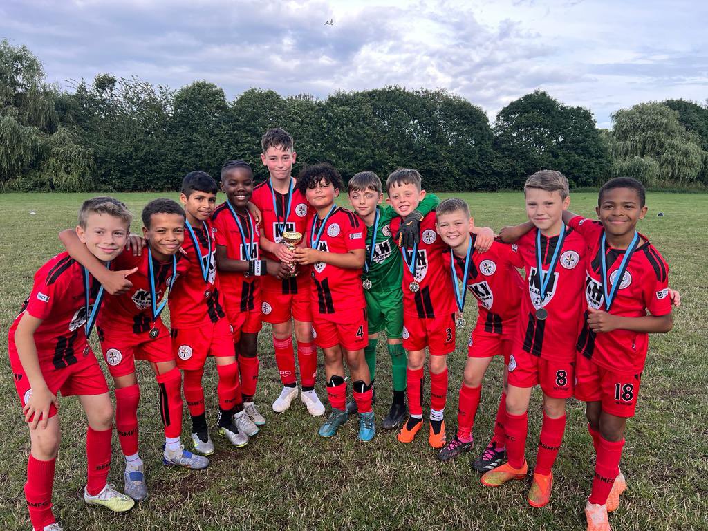 karlhenry08's tweet photo. Tournament winners! 

#PossessionBasedFootball #WinTheBallKeepTheBall #BuildUpPlay #BoldmereStMichaelsFC #BoldmereStMichaelsJuniors #U12s #KarlHenryAcademy #OfficialWolvesPartners #Wolves #PathwayToProfessionalFootballClubs #EliteFootballCoaching #Football #HagueFasteners #OfficialSponsor 

https://t.co/rd43z8ty6J