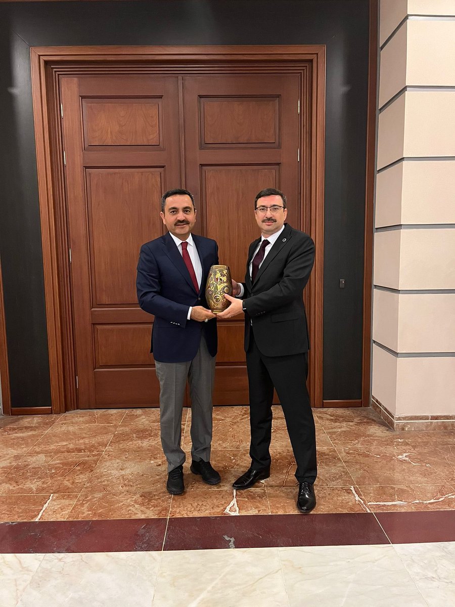yasarbahceci's tweet photo. Yeni oluşan @tduborgtr  yönetim, denetleme kurulu ve disiplin komitesi üyelerimizle birlikte @spkgovtr başkanımız Sayın İbrahim Ömer Gönül’ü ziyaret ettik. Başkanımız sektörümüzle ilgili bize güzel hedefler belirledi, inşAllah uyum içersinde çalışıp hepsini gerçekleştireceğiz… https://t.co/iEX2gc5vvC