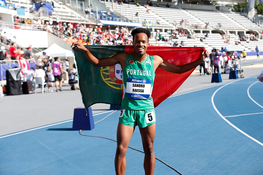 Sandro Baessa conquistou esta segunda-feira de manhã, a Medalha de bronze nos 1.500 metros T20 do Campeonato do Mundo de Atletismo Paris’2023 que está a decorrer no Estádio Charléty, em Paris. O atleta português de 24 anos concluiu a distância com o lusojornal.com/?p=73721