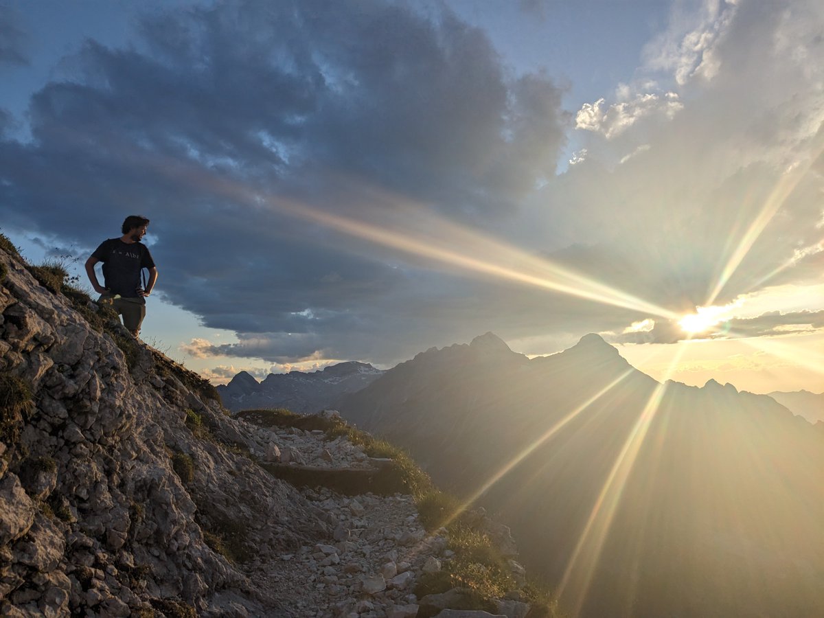 LaraUrban42's tweet photo. Starting our @nanopore workshop in the German Alps - where else than on the highest mountain, the Zugspitze. Some wonderful hiking, now hopefully some wonderful green pores. Thanks heaps to @DanielGygax11 for amazing support. https://t.co/s9FrBlkvTy