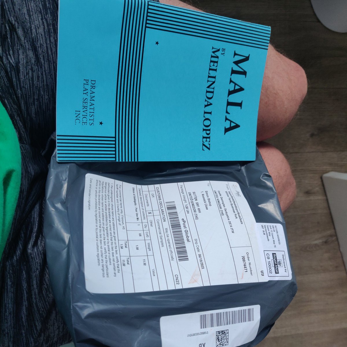 i619bis's tweet photo. @AbeBooks Still no answer to my complaint, book overdue and wrong delivery #CustomerServiceFail https://t.co/F0oUQE0w7T