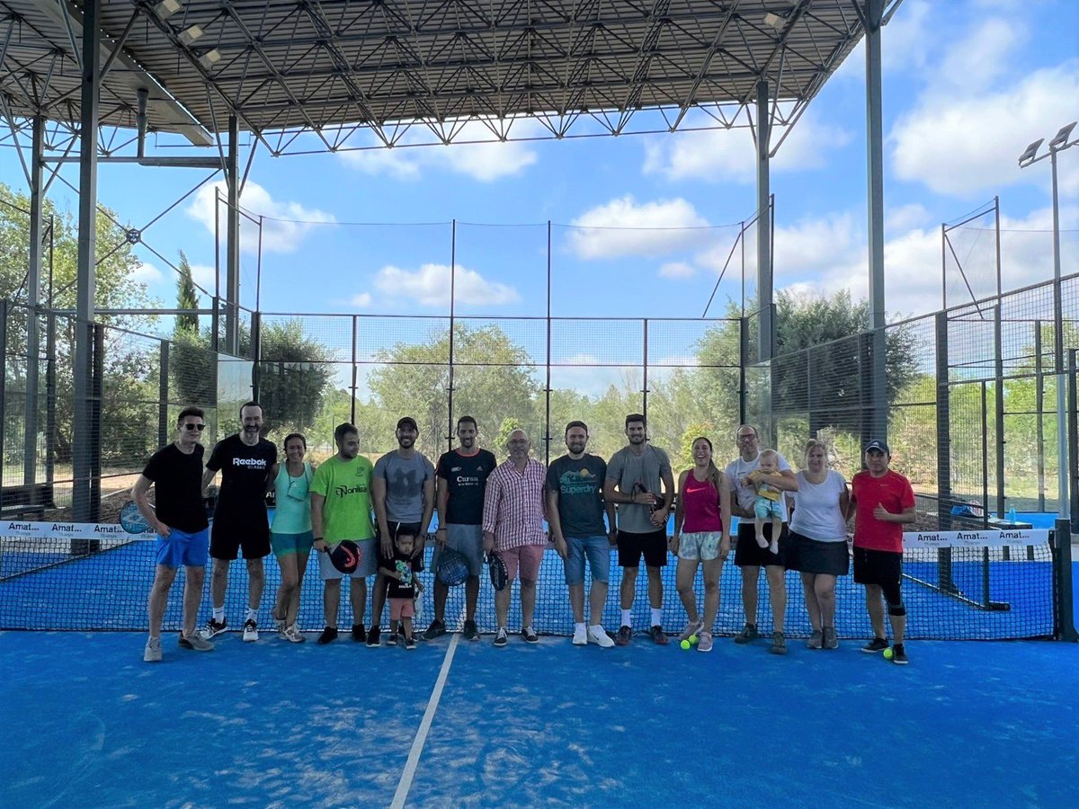 ¡Qué equipazo! 💪

🎾 Este fin de semana algunos compañeros de Onilsa nos retamos para hacer deporte. 

El resultado fue: 

Risas 💯- 0️⃣ Lesiones

#onilsa #equipo #teamwork #padel #sport #deporte