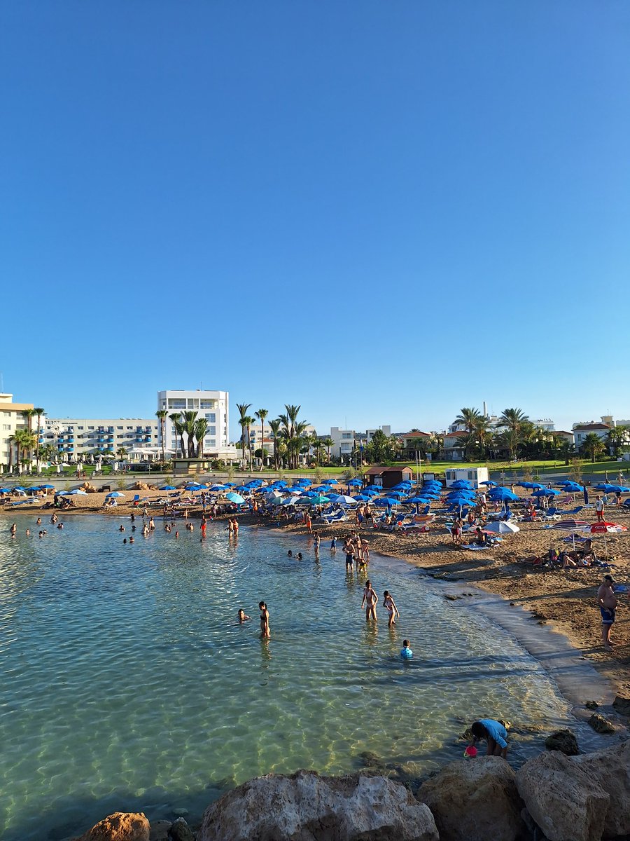 CyprusPassion's tweet photo. Ladies and Gents, it's hot as hell! 🥵🌞🇨🇾🏖 #cypruspassion https://t.co/uTD9EUbI44