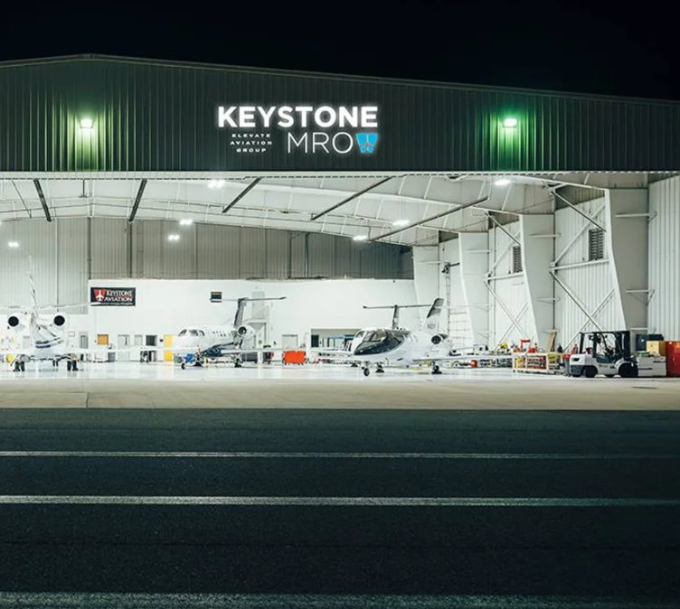 CorpJetInvestor's tweet photo. #Bizav must recruit 106k pilots and tech staff by 2032, says @CAE. Commercial aviation needs to recruit 1.18m staff, including: 252,000 pilots & 328,000 technicians. Should we worry? We ask Elevate, @BrianFoleyAssoc, @united and @delta.
https://t.co/pUxwZzKPIr #OneMinuteWeek https://t.co/y1rE8hBEo5
