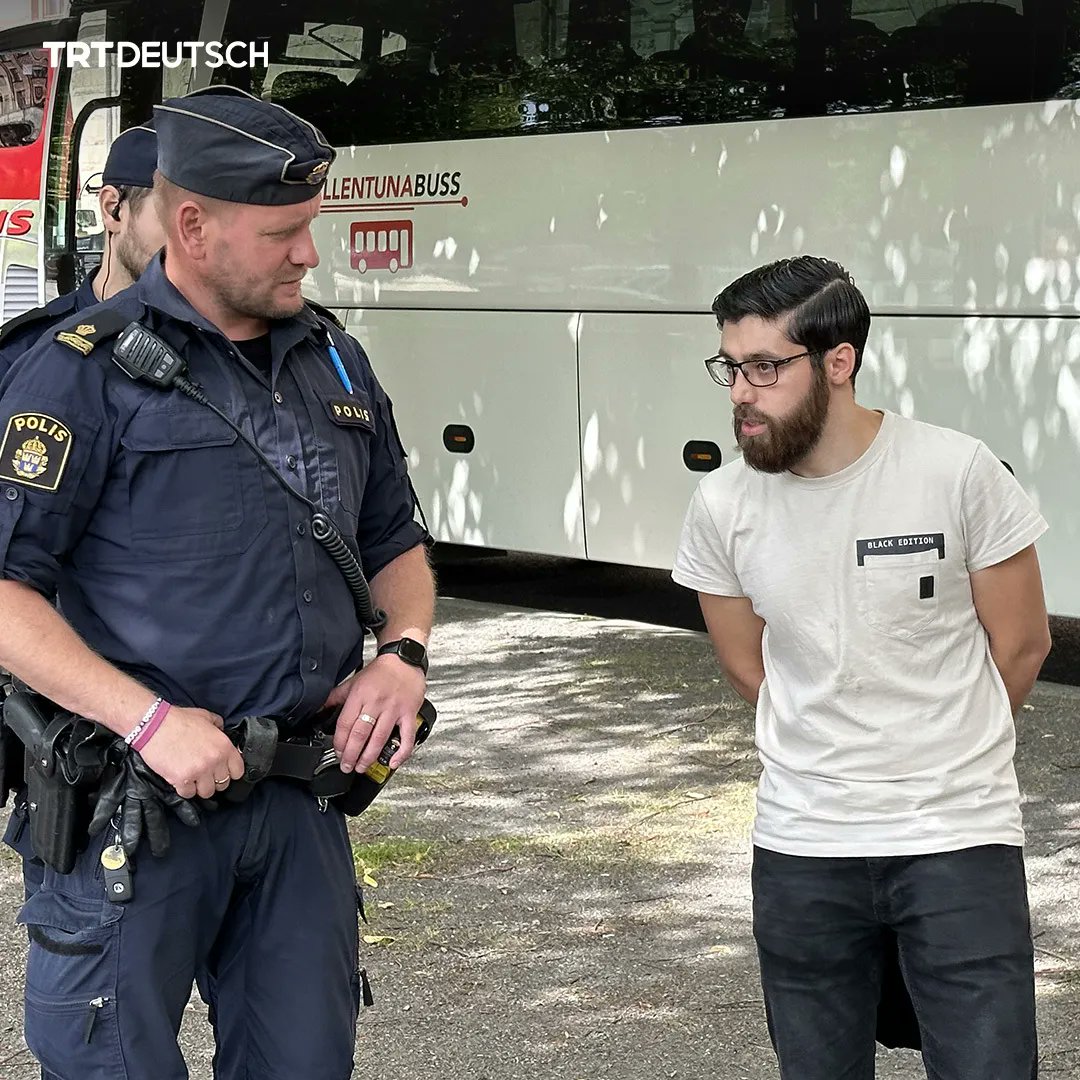 TRTDeutsch's tweet photo. Ein Aktivist syrischer Herkunft hatte in Schweden die Erlaubnis erhalten, die Thora und die Bibel vor der israelischen Botschaft in Stockholm zu verbrennen. Doch er sagte die Aktion ab – mit der Begründung, dass der Islam so etwas verbiete. https://t.co/CrbvvAOs32