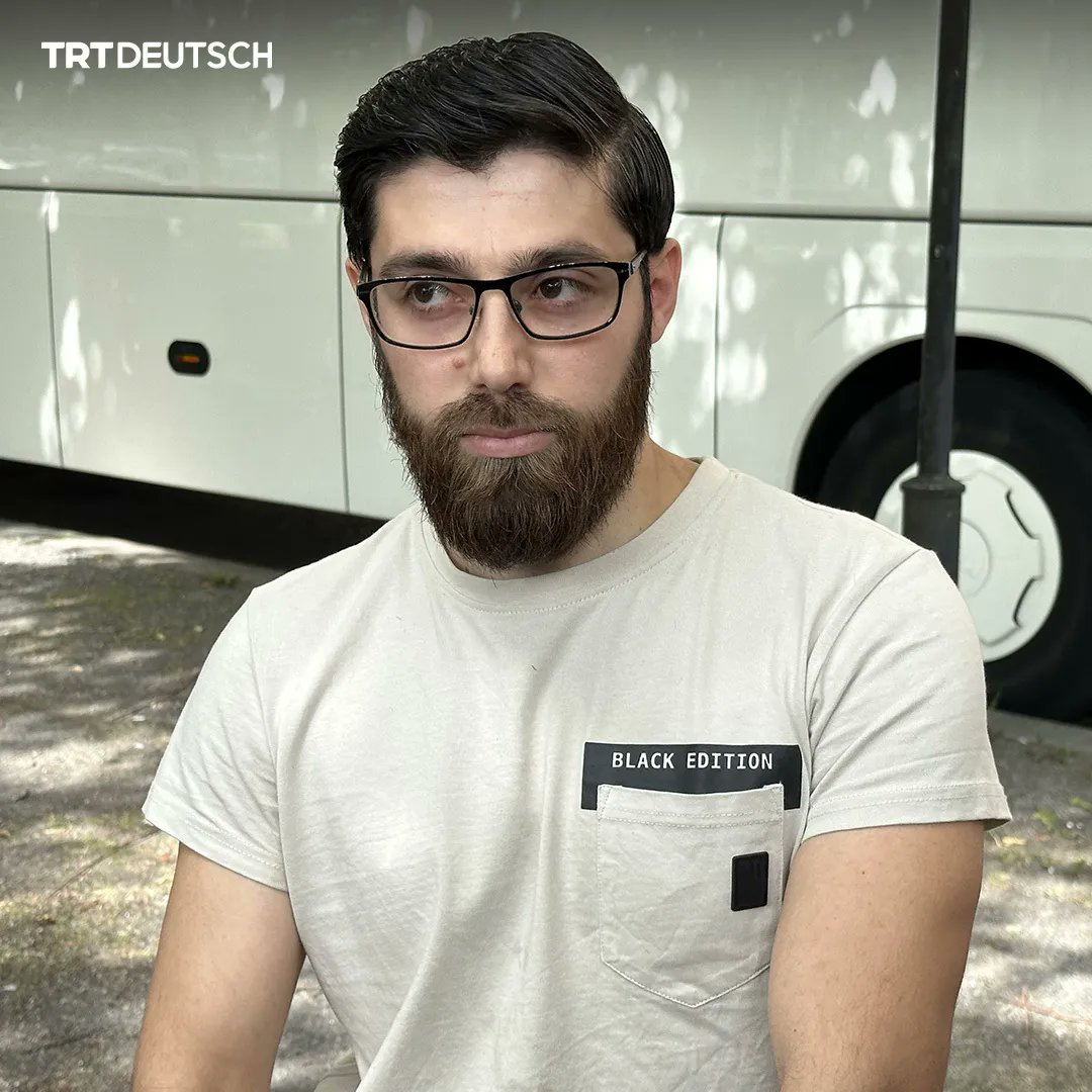TRTDeutsch's tweet photo. Ein Aktivist syrischer Herkunft hatte in Schweden die Erlaubnis erhalten, die Thora und die Bibel vor der israelischen Botschaft in Stockholm zu verbrennen. Doch er sagte die Aktion ab – mit der Begründung, dass der Islam so etwas verbiete. https://t.co/CrbvvAOs32