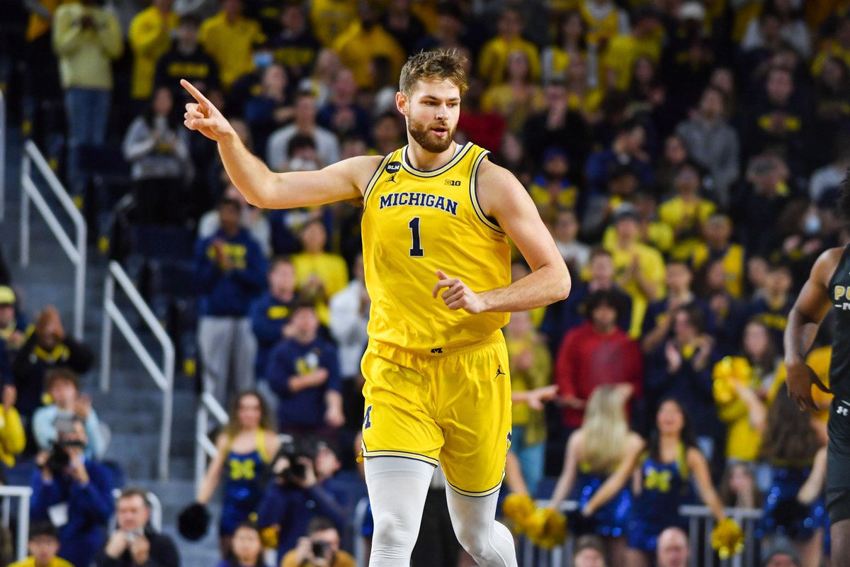 Hunter Dickinson is turning fans into enemies after strange comments about #Michigan’s people and practices.
@DanPlocher is one of them: https://t.co/5T64ZcJlpR https://t.co/BCSkXrKLnQ