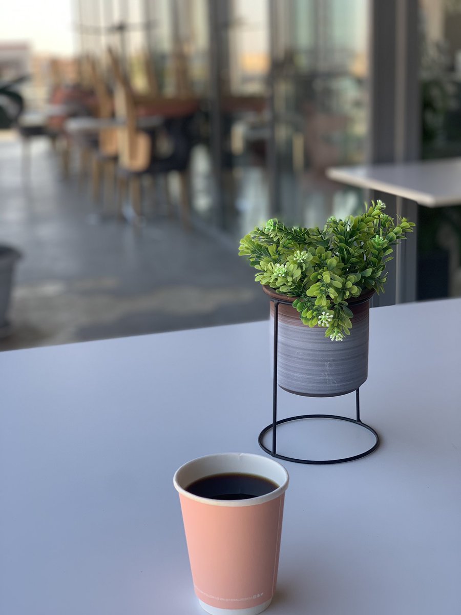 ✻°═════

اعرف الشارع اللي فـ اوله دارك ..

واعرف ان القمر جارك ..

وعطرك حديث الريح .. ♡

🎵 🫶🏻

.
.
 ↲

#حضرة_سموي

                   مساء الخير ✨🌹🤍 ࿐

═════°✼