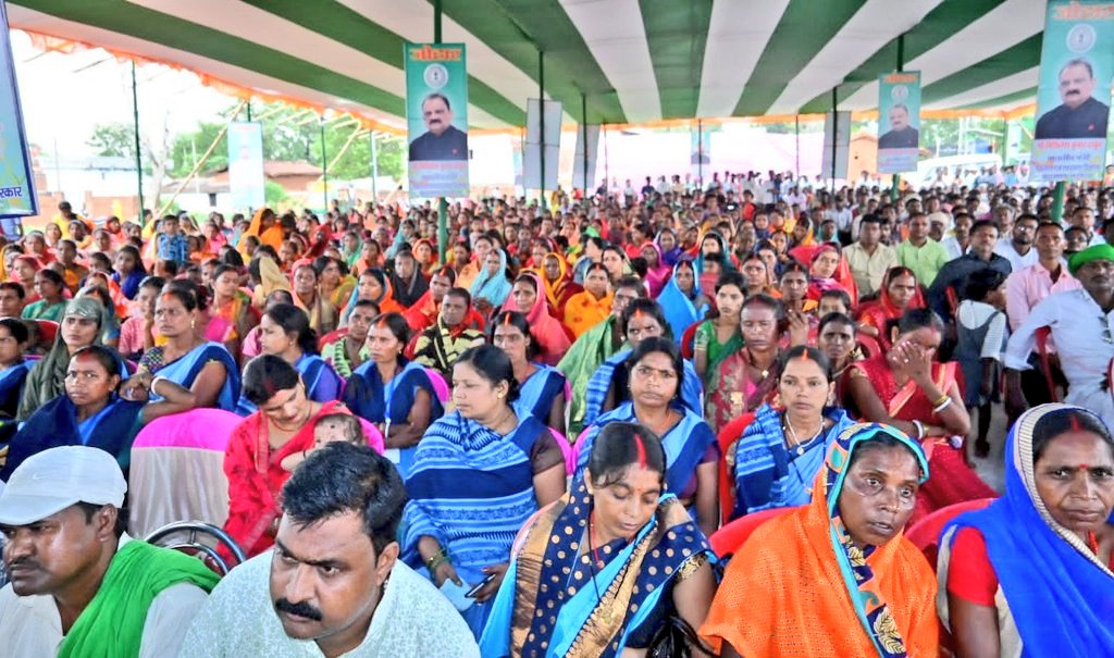 नावाडीह प्रखंड के (शेष बचे हुए) ग्रामों में ग्रामीण जलापूर्ति योजना का शिलान्यास माननीय पेयजल एवं स्वच्छता मंत्री श्री मिथिलेश कु. ठाकुर,उत्पाद व मद्य निषेध मंत्री श्री बेबी देवी ने कोदवाडीह में आयोजित कार्यक्रम से किया। 
<a href="/JharkhandCMO/">Office of Chief Minister, Jharkhand</a> 
<a href="/prdjharkhand/">IPRD Jharkhand</a> 
<a href="/RanchiPIB/">PIB in Jharkhand 🇮🇳</a> 
<a href="/MithileshJMM/">Mithilesh Kumar Thakur 🇮🇳</a>
