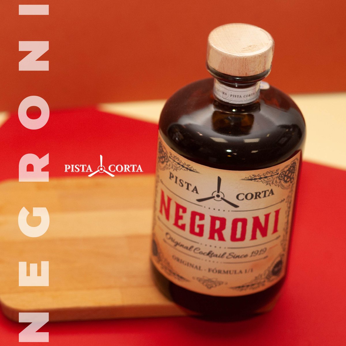 ¡Listo siempre para servir! nuestro Negroni Pista Corta.
.
.
.
.
.
.
#negroni #negronipistacorta #pistacorta
ORGULLOSOS DE LO QUE HACEMOS / ORGULLOSOS DEL QUE FEM / ORGULLOSOS DO QUE FACEMOS / EGITEN DUGUNEZ HARRO / PROUD OF WHAT WE DO