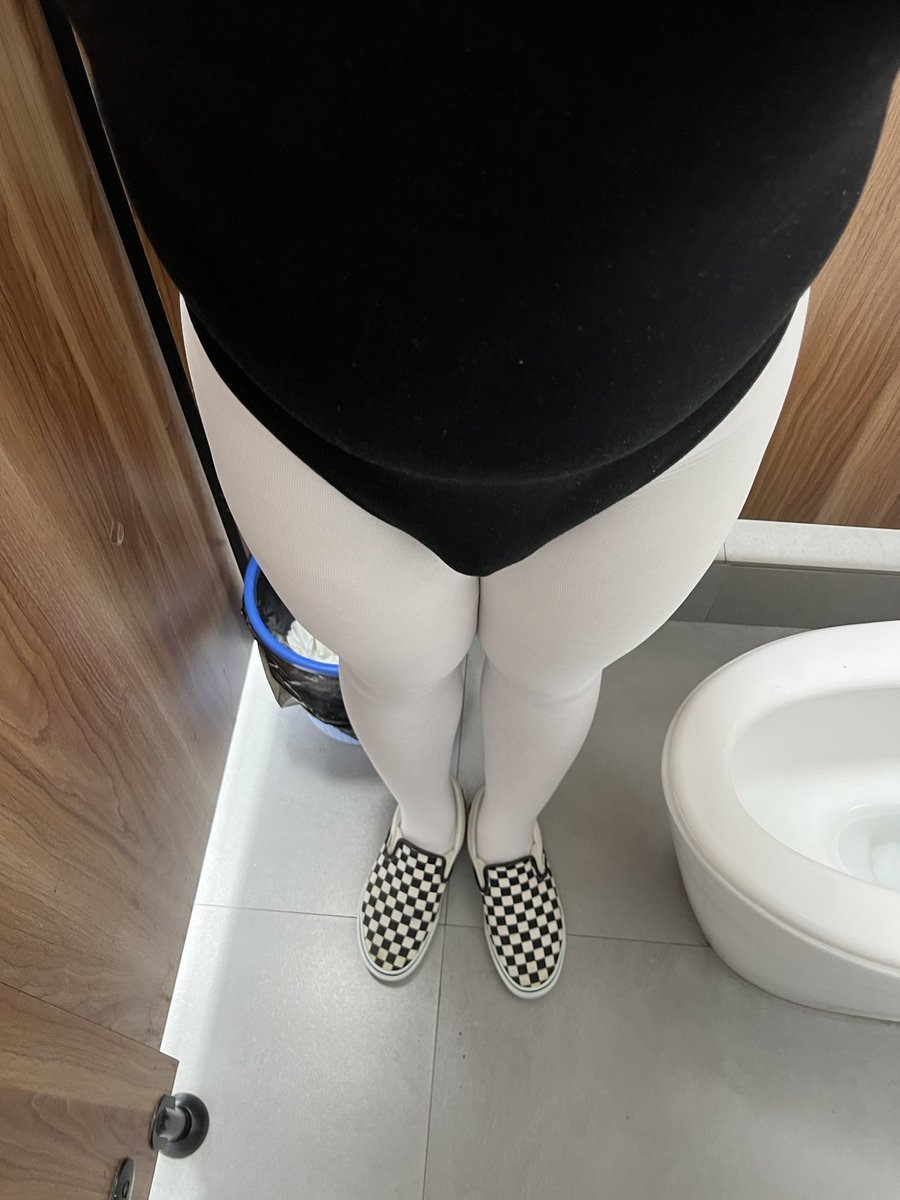 刚拍一下，门口闪现过一个阿姨  吓得我直接遁回换掉衣服溜了
这个场景下次出现就是秋天了  就一小会全是汗💦