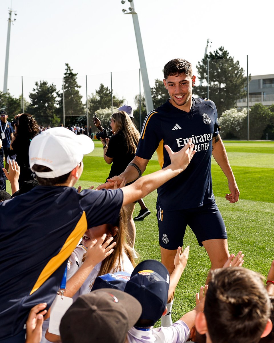 realmadrid's tweet image. 🤍☀️ #Madridistas 🤍☀️
#RMCity | #FundaciónRM