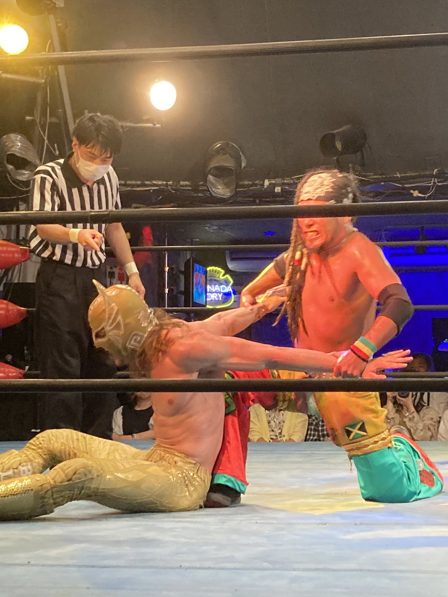 minoru_st's tweet photo. 「夏ギラ2023」東京公演 第2試合。エーグル・ブラン 対 “brother"YASSHI。YASSHI選手の勝ち。ラ・マヒストラル。
#ダブプロレス #dovepro https://t.co/GfKE3woTsI