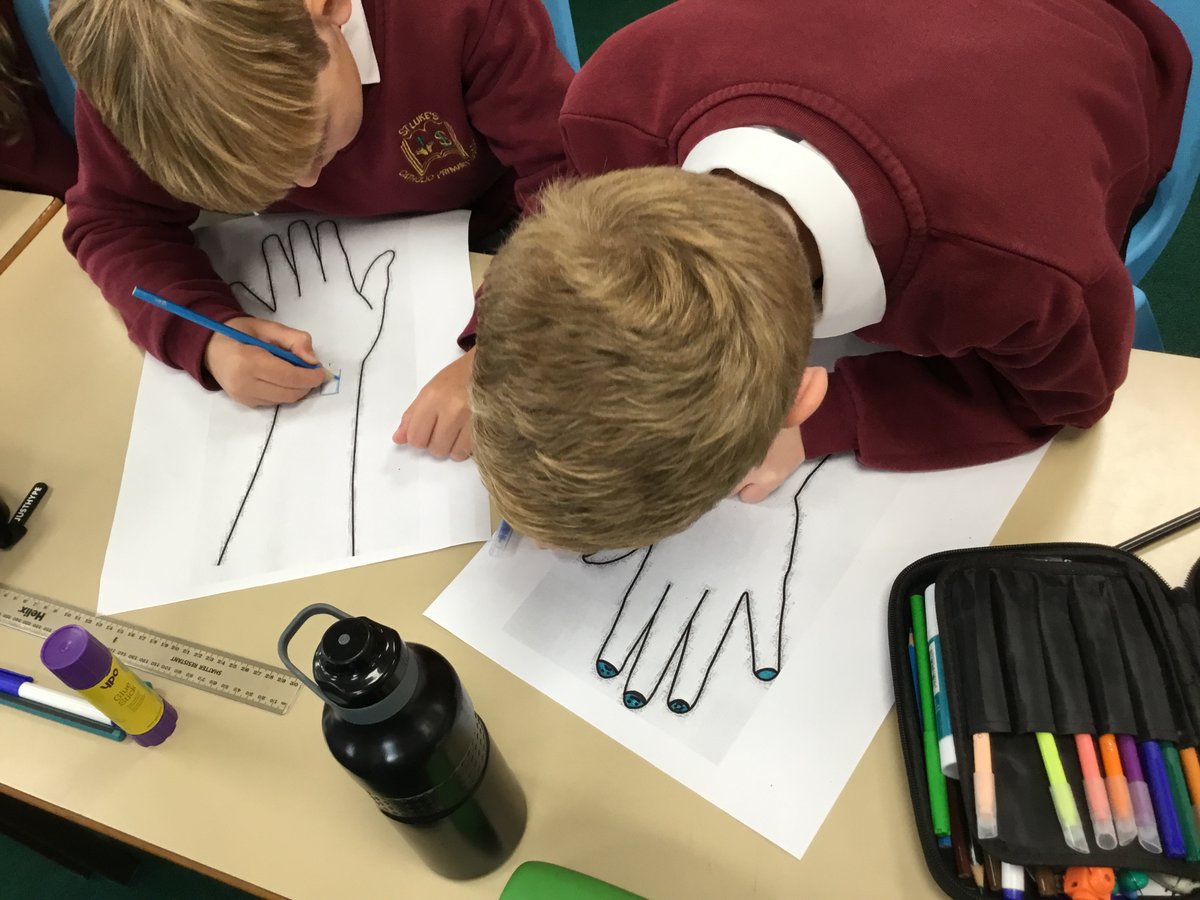 Y5StLukesFrod's tweet photo. We’re having a great morning! After performing in our violin concert, we have spent the rest of the morning in our new classroom 😃 We are working on a very special art project that celebrates diversity  🎨🖌😊 #SoontobeYear6 https://t.co/JyJPCECzMQ