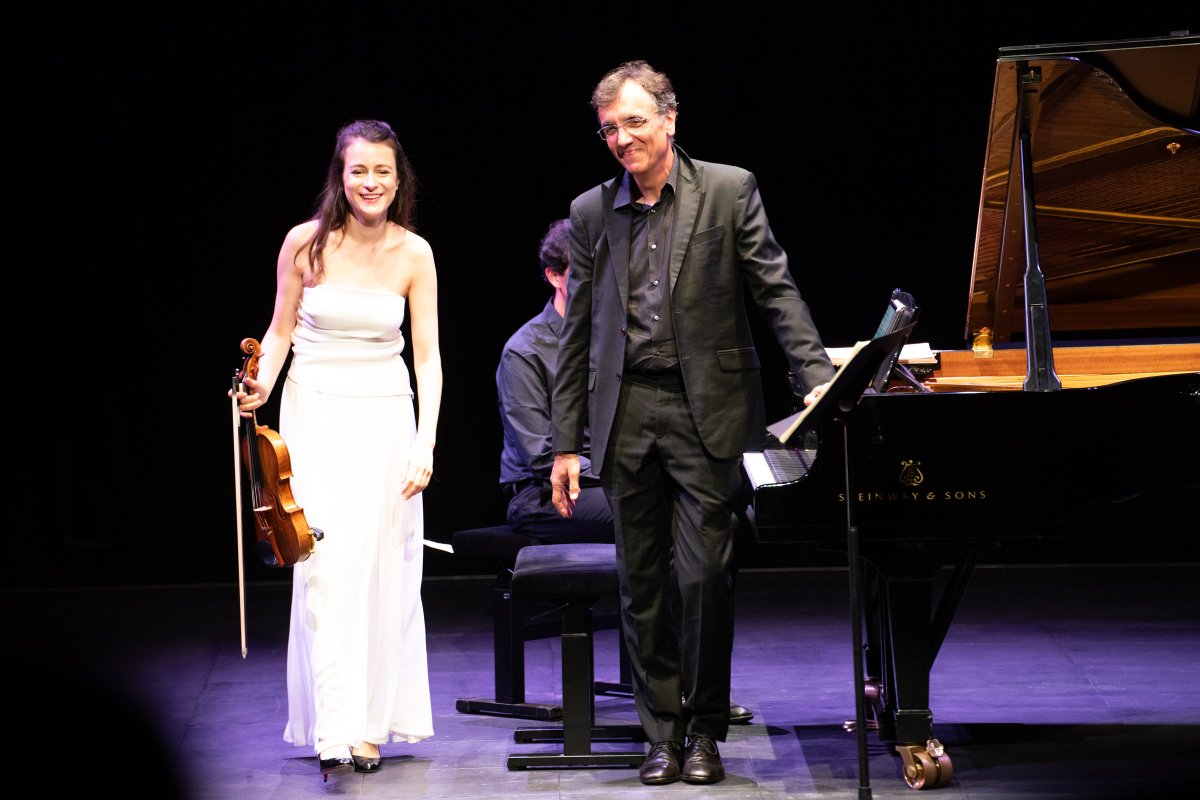 festivalVezere's tweet photo. La semaine dernière, nous étions avec François #Busnel et Claire-Marie #LeGuay à @villedebrive puis au Domaine de #Sédières @Departement19 avec Liya #Petrova et Eric Le Sage. Les 📸!
Prochain #concert ce soir à Tulle !
#42eFDV #festival https://t.co/8MMOiPFmQO