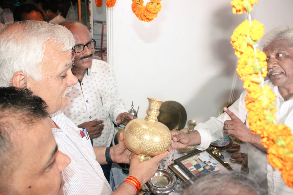 ‼️DIVISION JOURNAL‼️

Chief Secretary sir visits Division
16/7/23
////

मुरादाबाद
⚪️⚪️

<a href="/ChiefSecyUP/">S.P. Goyal, Chief Secretary, GoUP</a> महोदय ने सर्किट हाउस में लगाये गये विभिन्न स्टॉल्स का जायजा लिया।

#MbdJournal
<a href="/CMOfficeUP/">CM Office, GoUP</a>