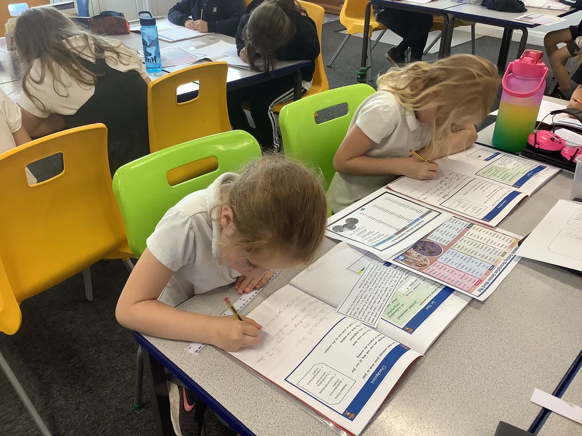 StHelensyear3's tweet photo. In English, Year 3 are writing their own setting description to create suspense. Our shared write was so much fun to create and they couldn’t wait to get started on their own! Just wait until we edit and improve! 
@PrincipalSTH @STHAssistantHT @AETAcademies https://t.co/VD8T1TOZVt